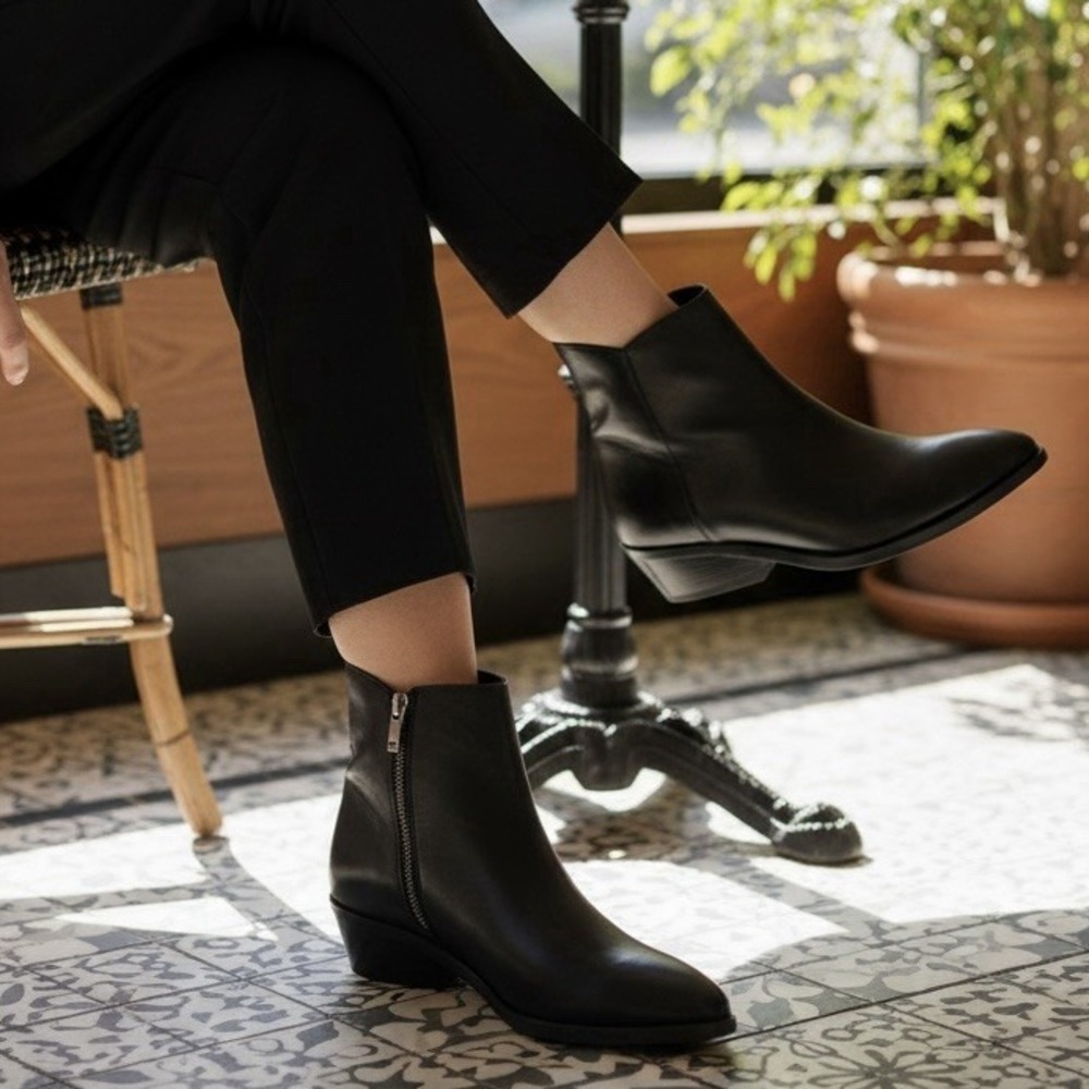 Frye Farrah Inside Zip Booties Women's Size 8M Black Leather Ankle